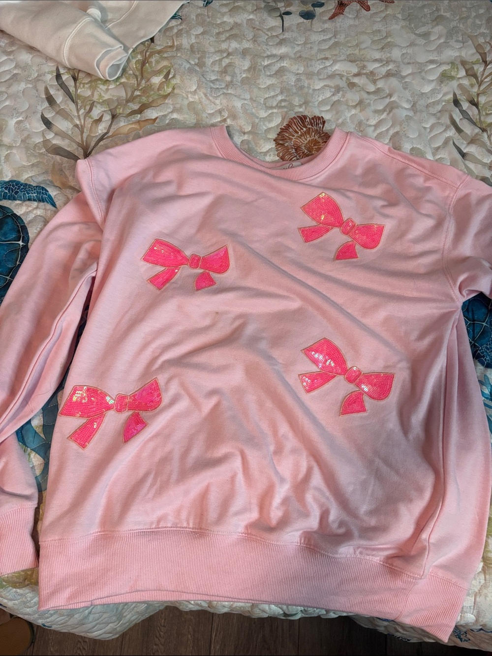 Women’s Pink Bow-Accent Crew Neck Sweatshirt